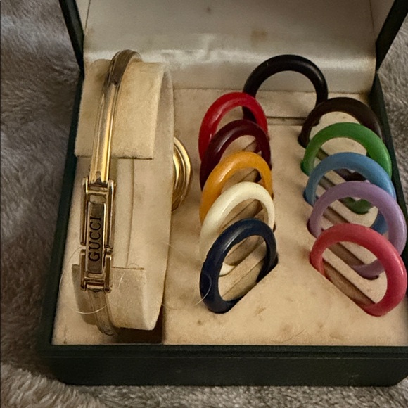 Vintage Gucci Interchangeable Bezel Watch - Picture 5 of 15
